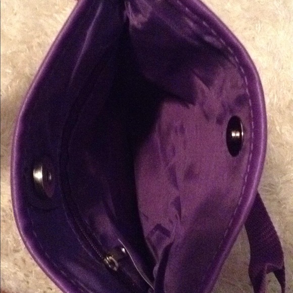 A zebra print purse - Picture 4 of 6